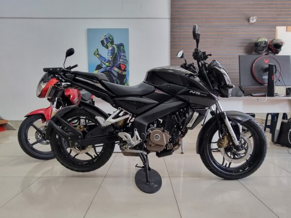 Bajaj Pulsar 200 ns 2017
