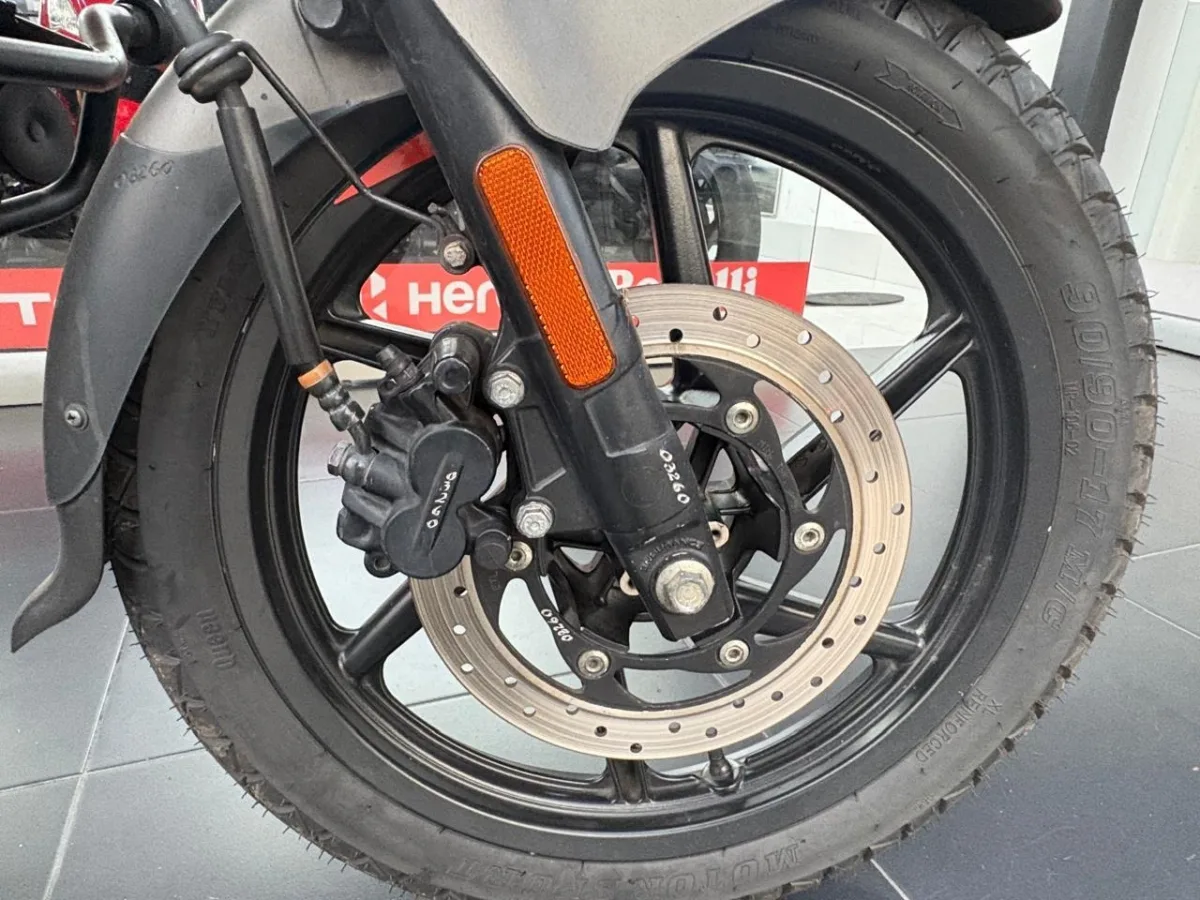 BAJAJ PULSAR 180 FI NEON 2022 — foto 3